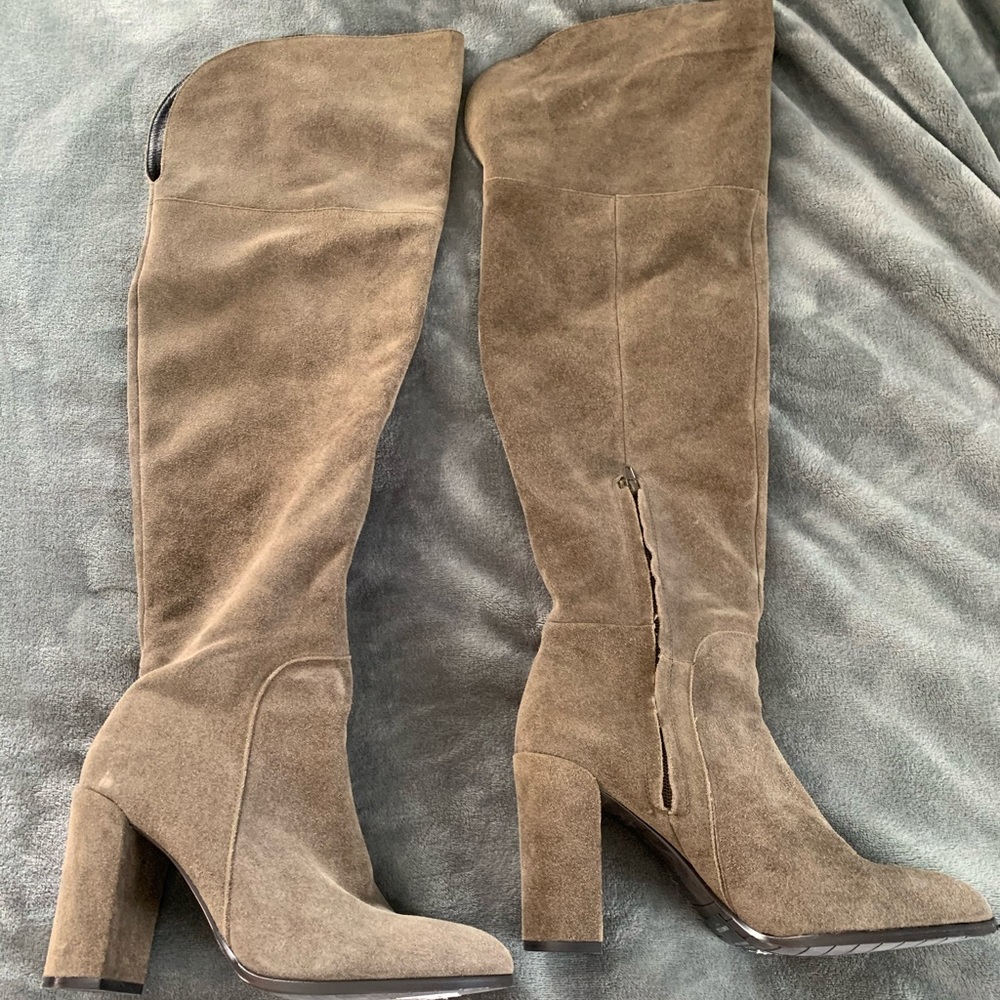 Kenneth Cole New York olive Suede leather boots!